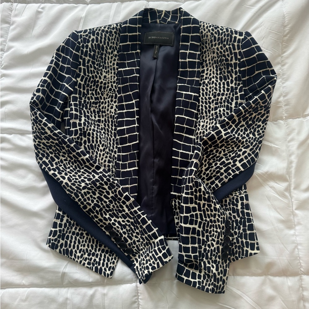 BCBGMAXAZRIA Cropped Patterened Blazer